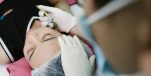 Sự thật về phương pháp ‘cấy’ tinh chất, lăn kim trẻ hóa da